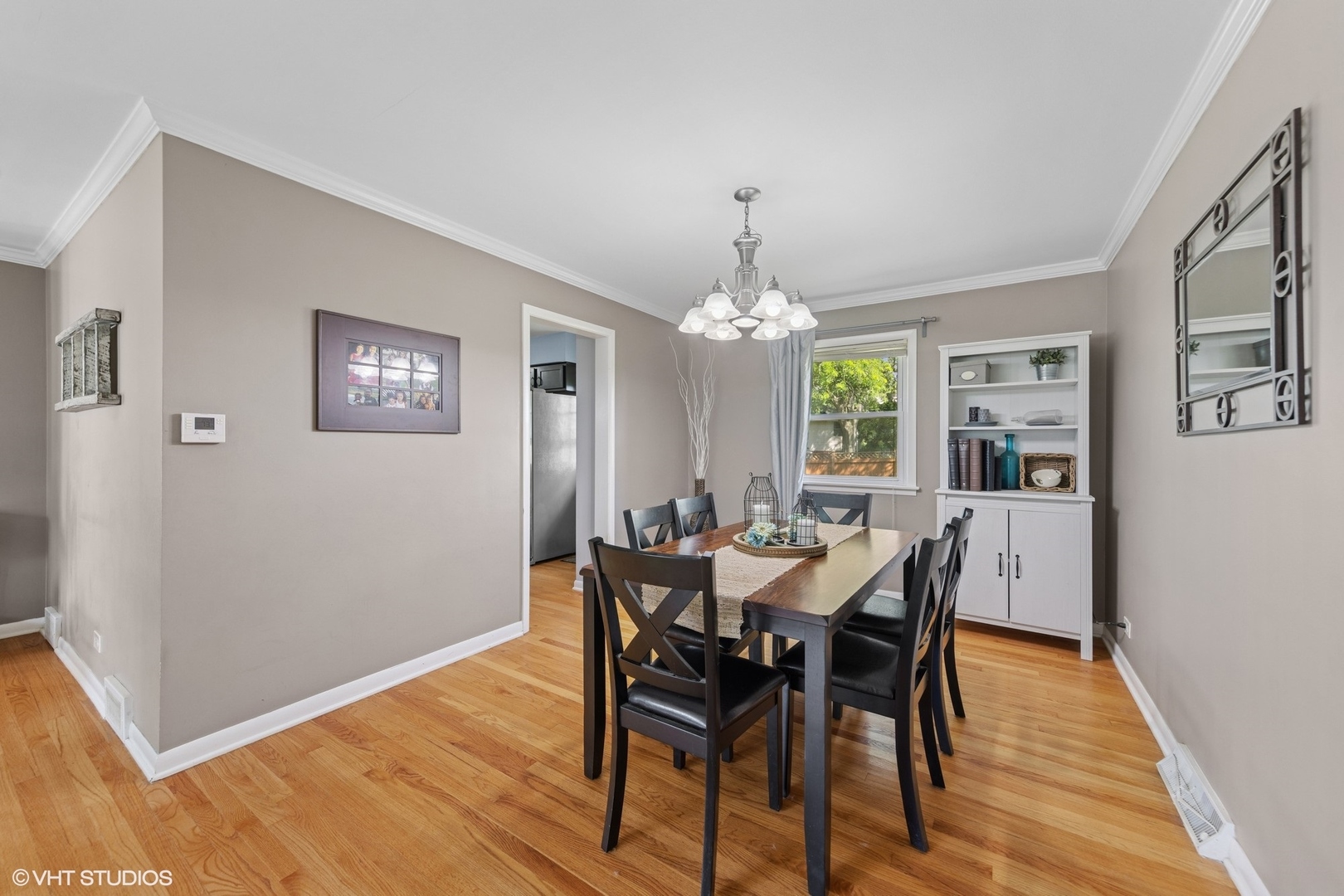 305 WILLOWCREST Drive