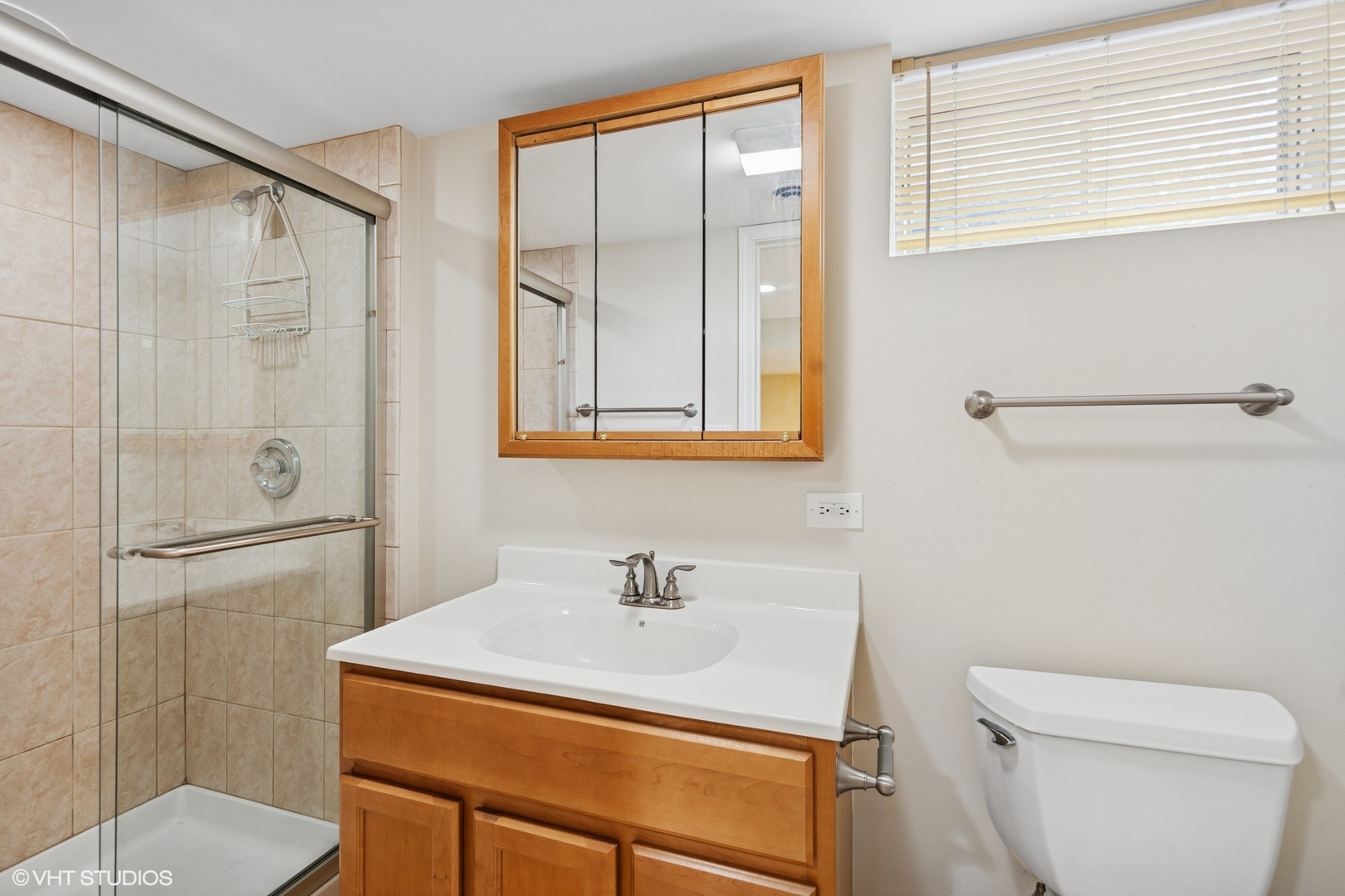 305 WILLOWCREST Drive