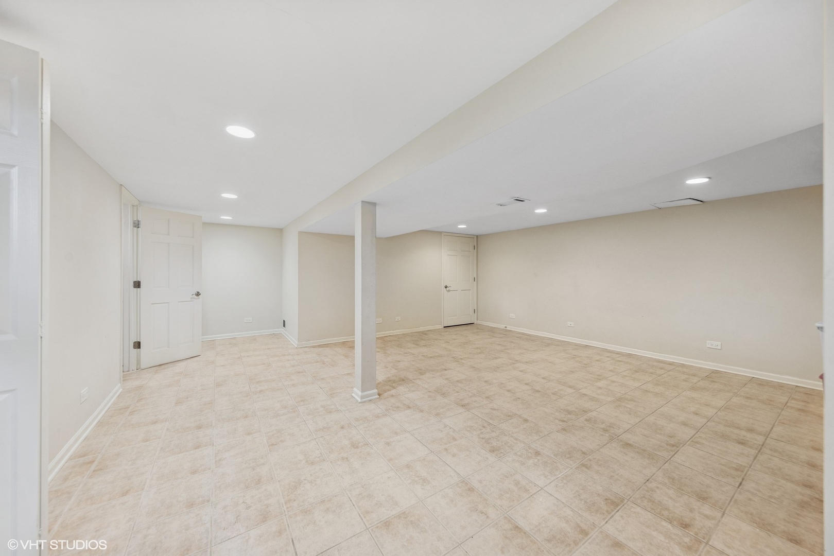 305 WILLOWCREST Drive