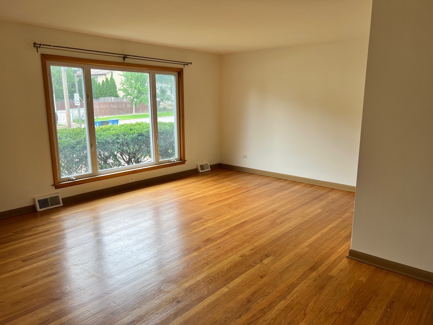 498 W 3rd Street