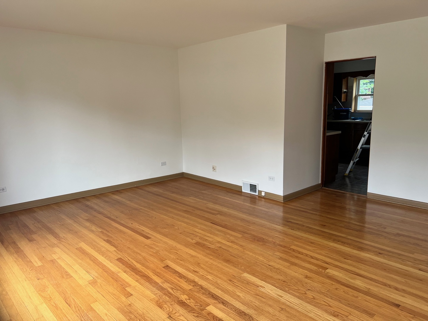 498 W 3rd Street