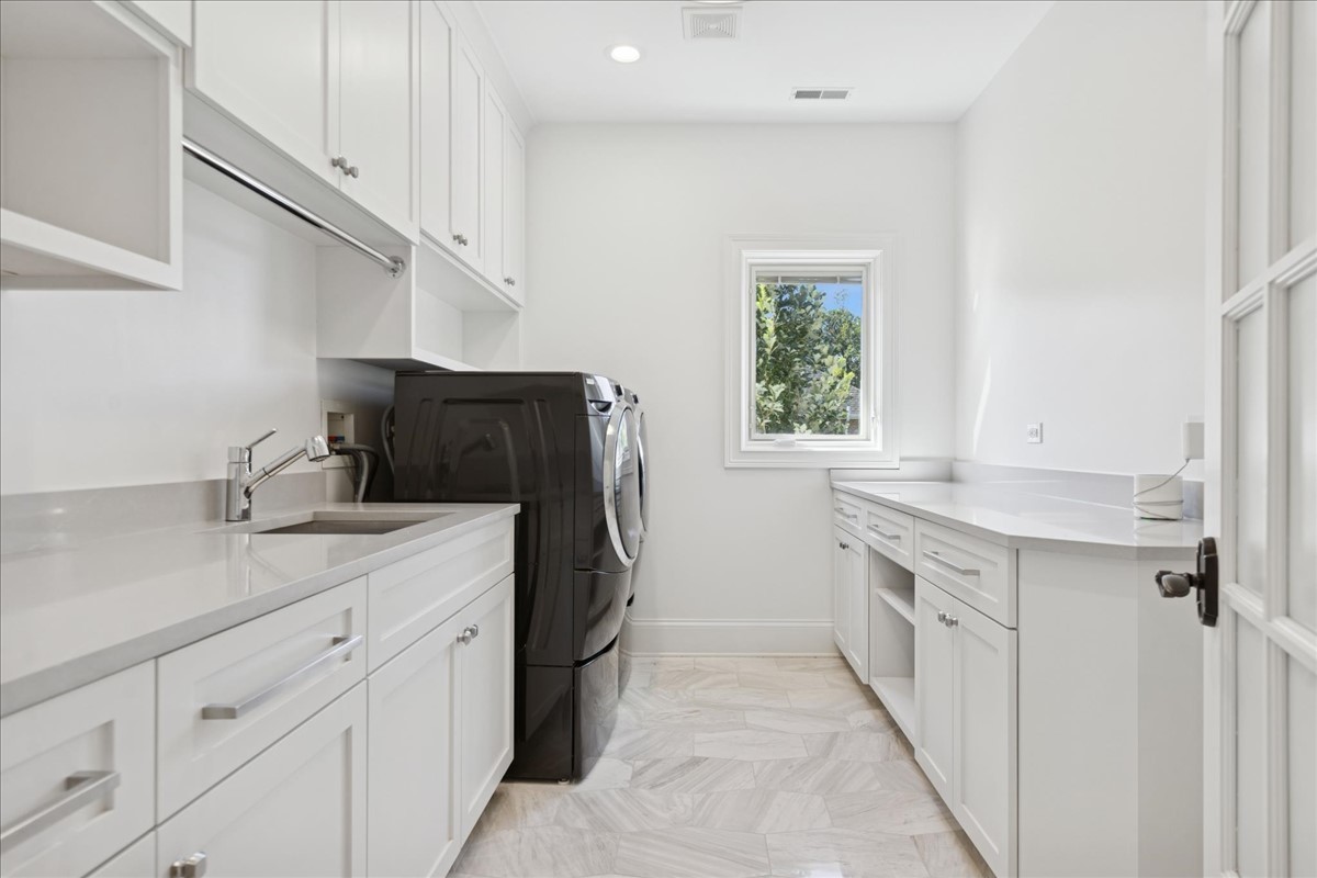 156 Sunnyside Avenue