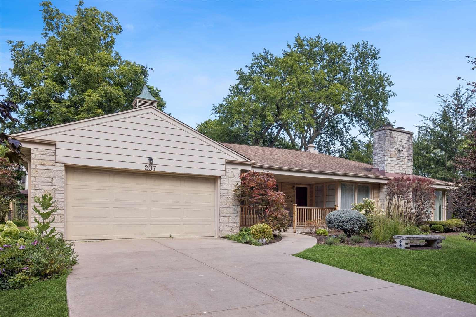 207 W CLAREMONT Street