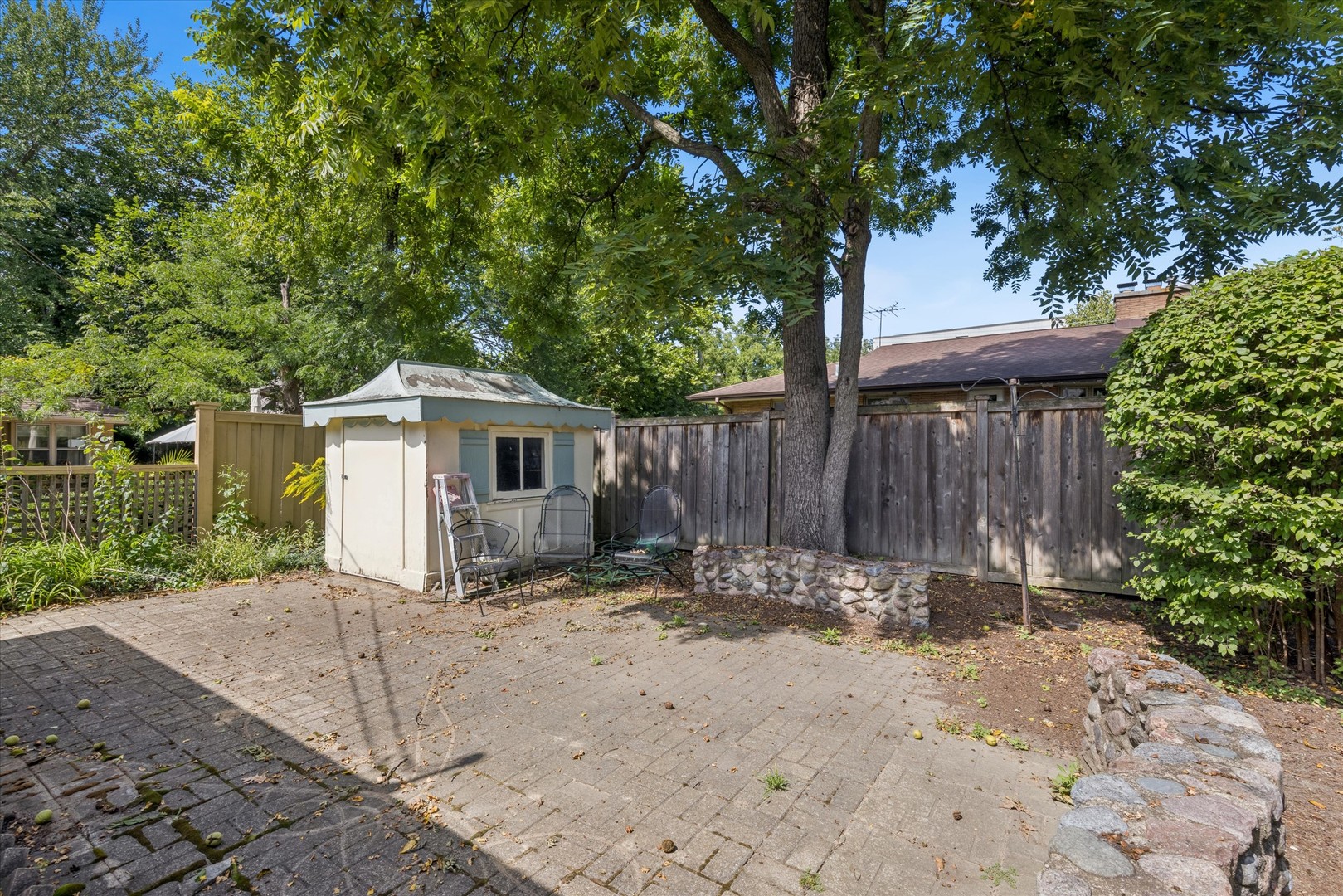 207 W CLAREMONT Street