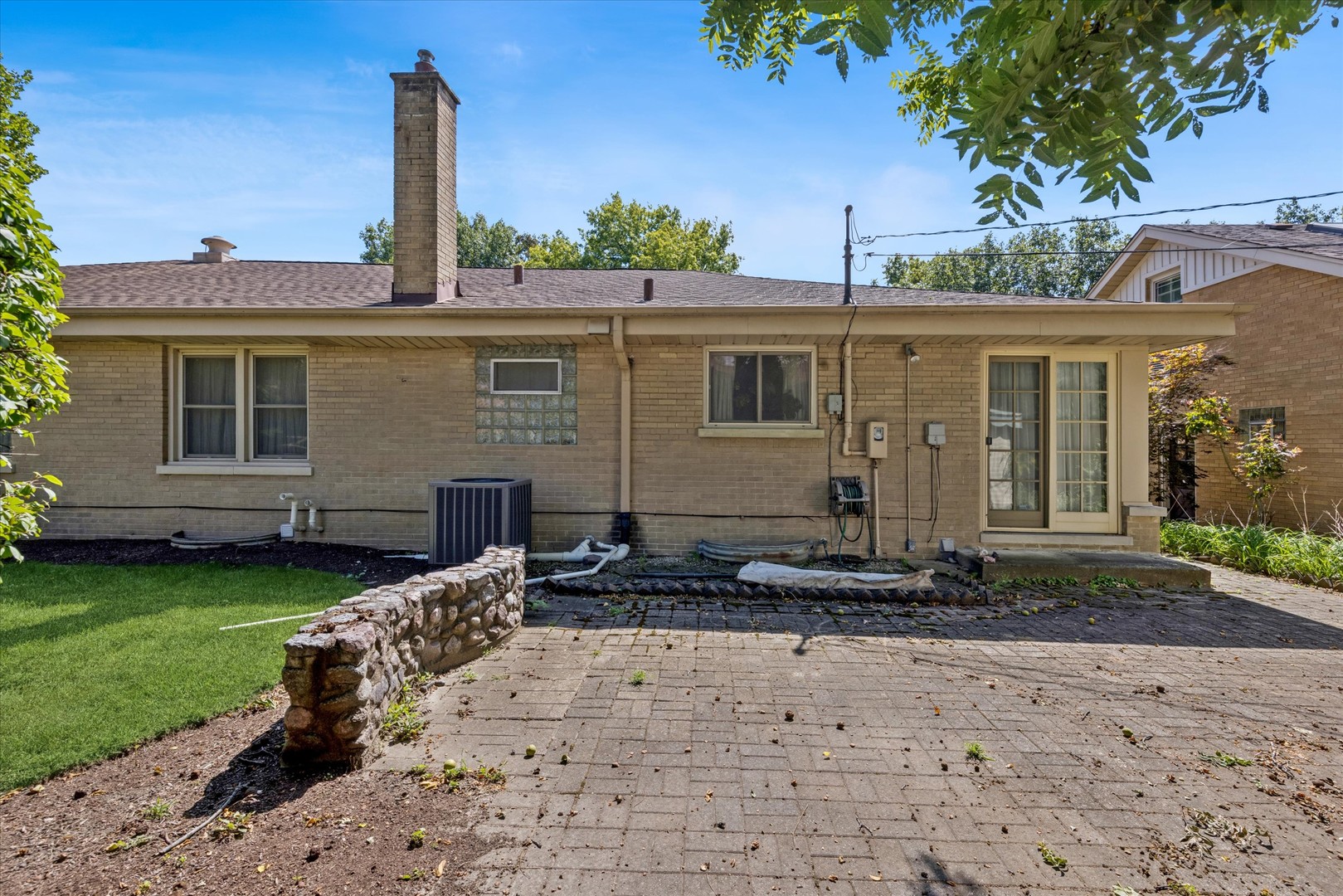 207 W CLAREMONT Street