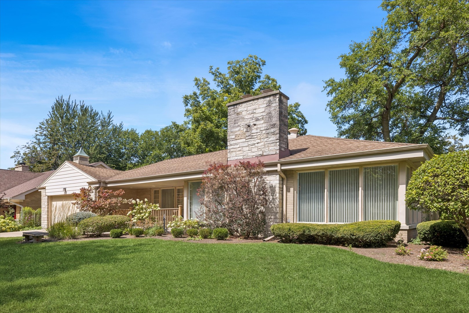 207 W CLAREMONT Street