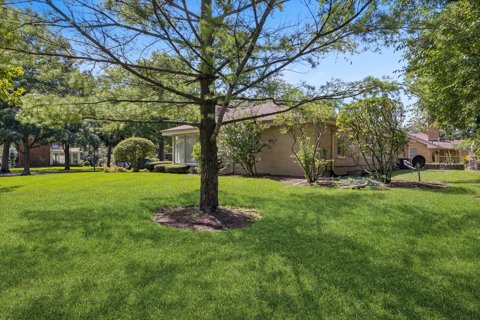 207 W CLAREMONT Street