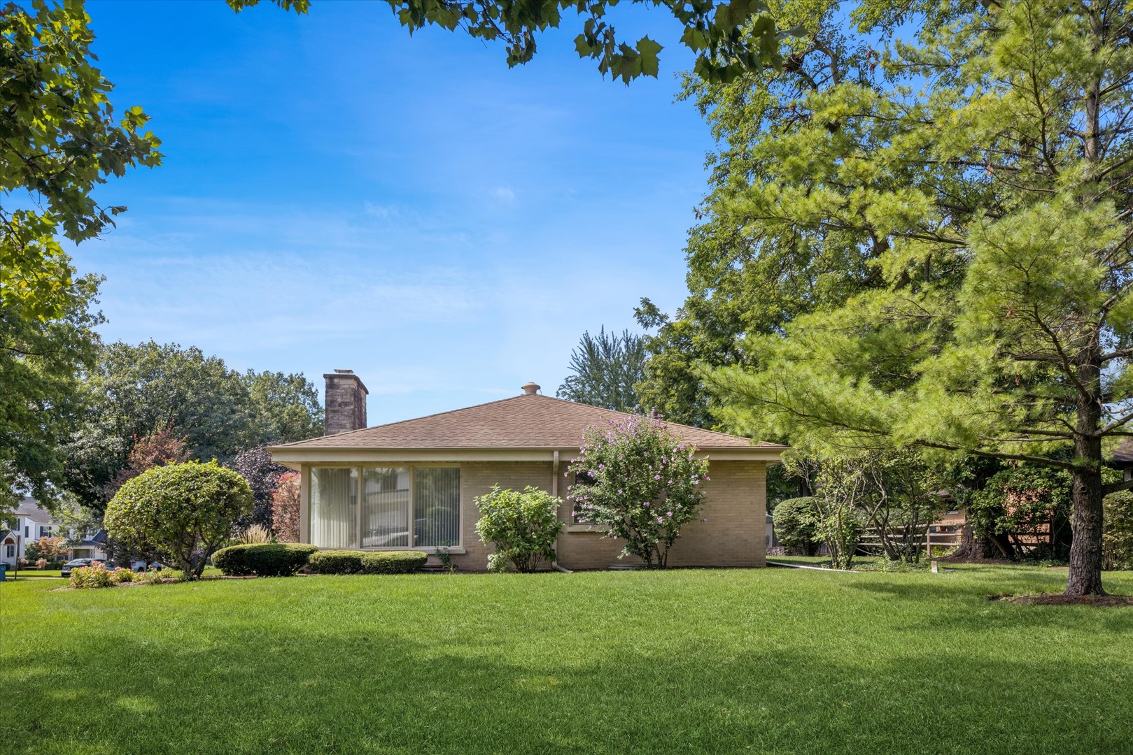 207 W CLAREMONT Street