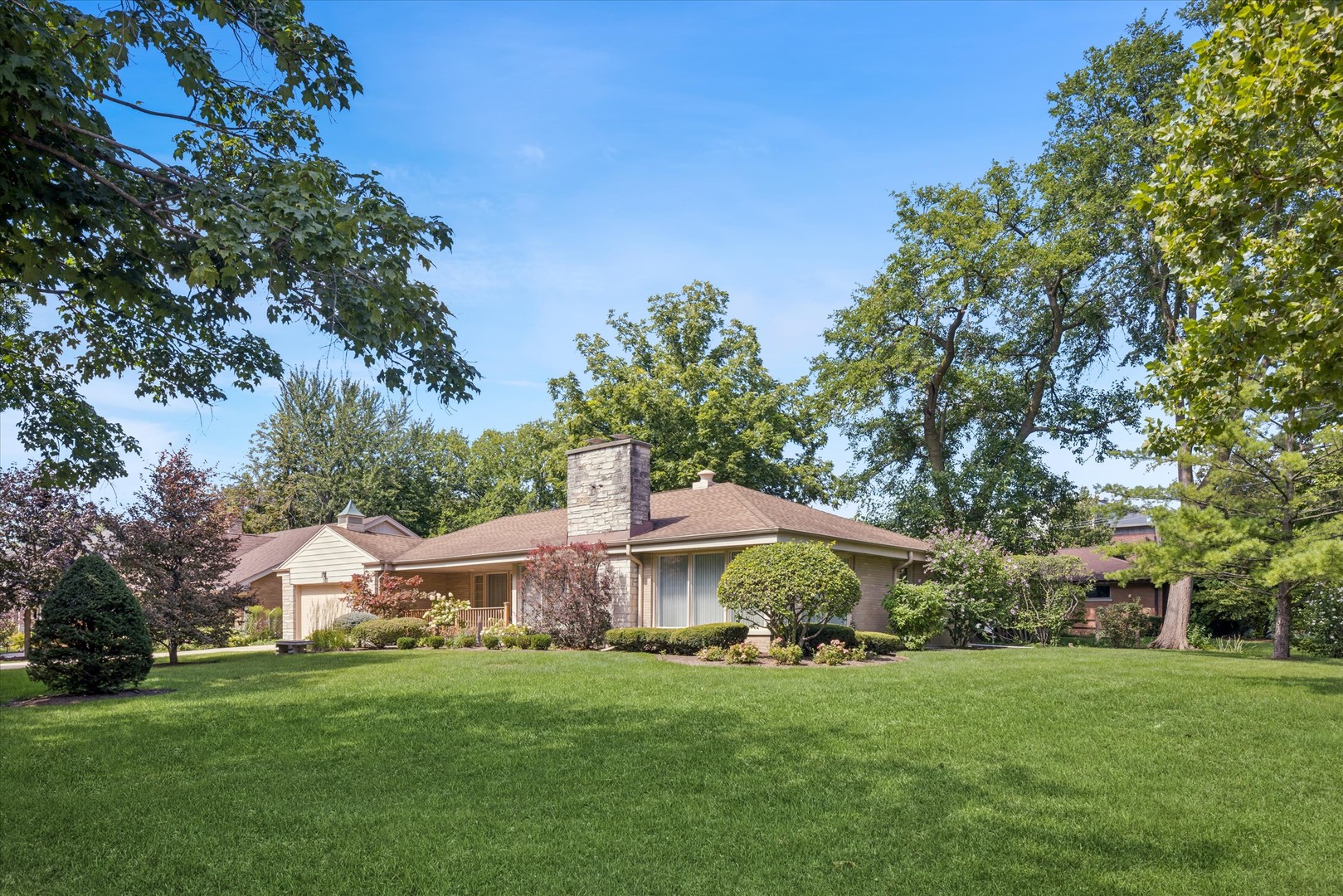 207 W CLAREMONT Street