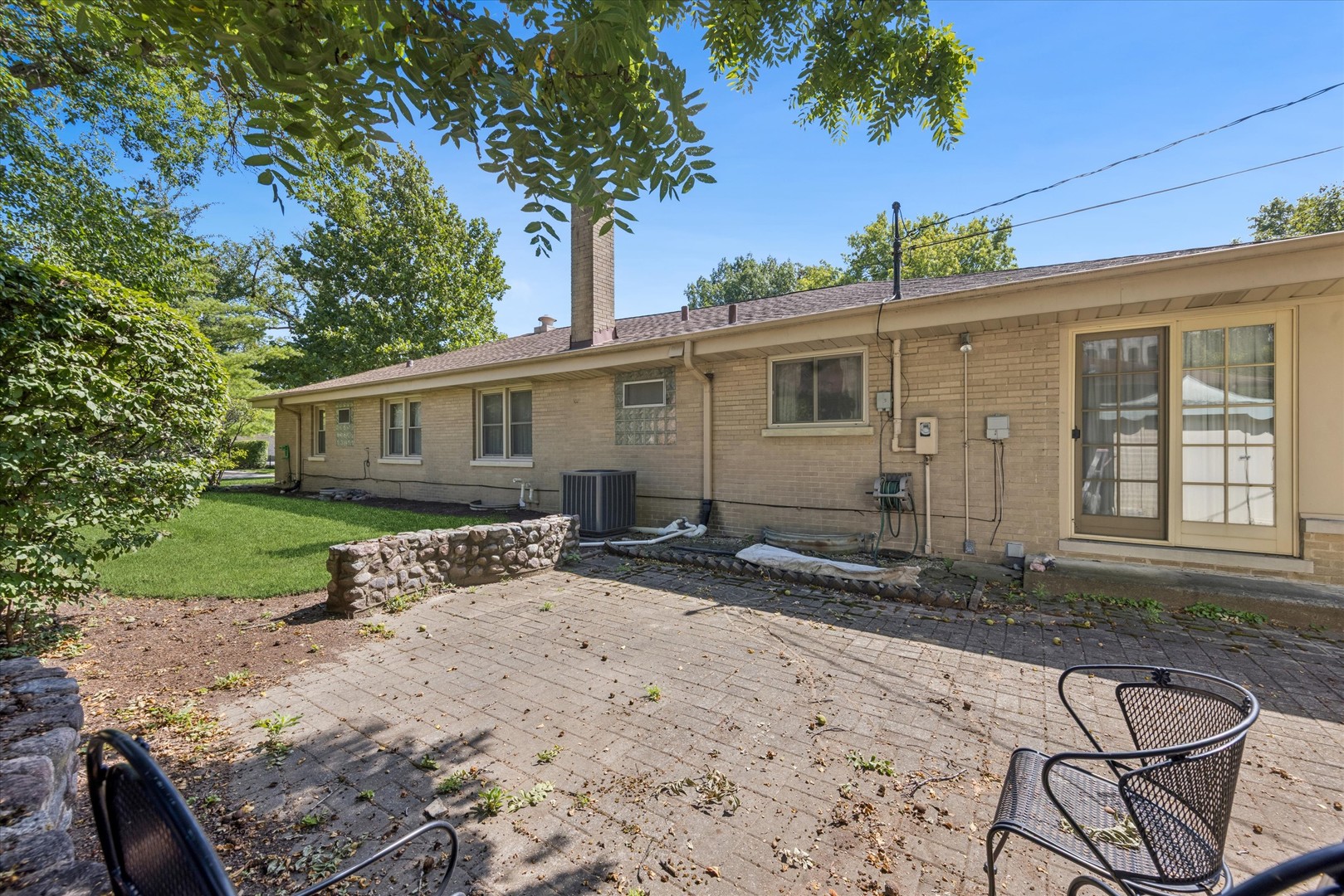 207 W CLAREMONT Street