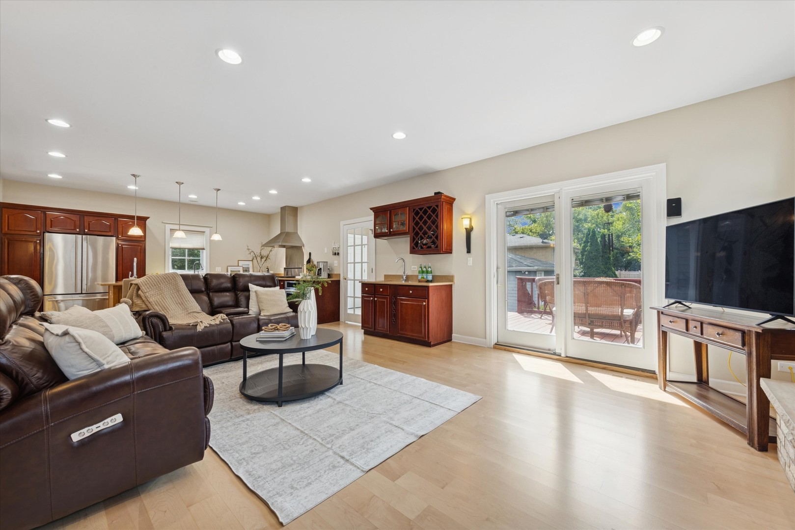 300 E Crescent Avenue