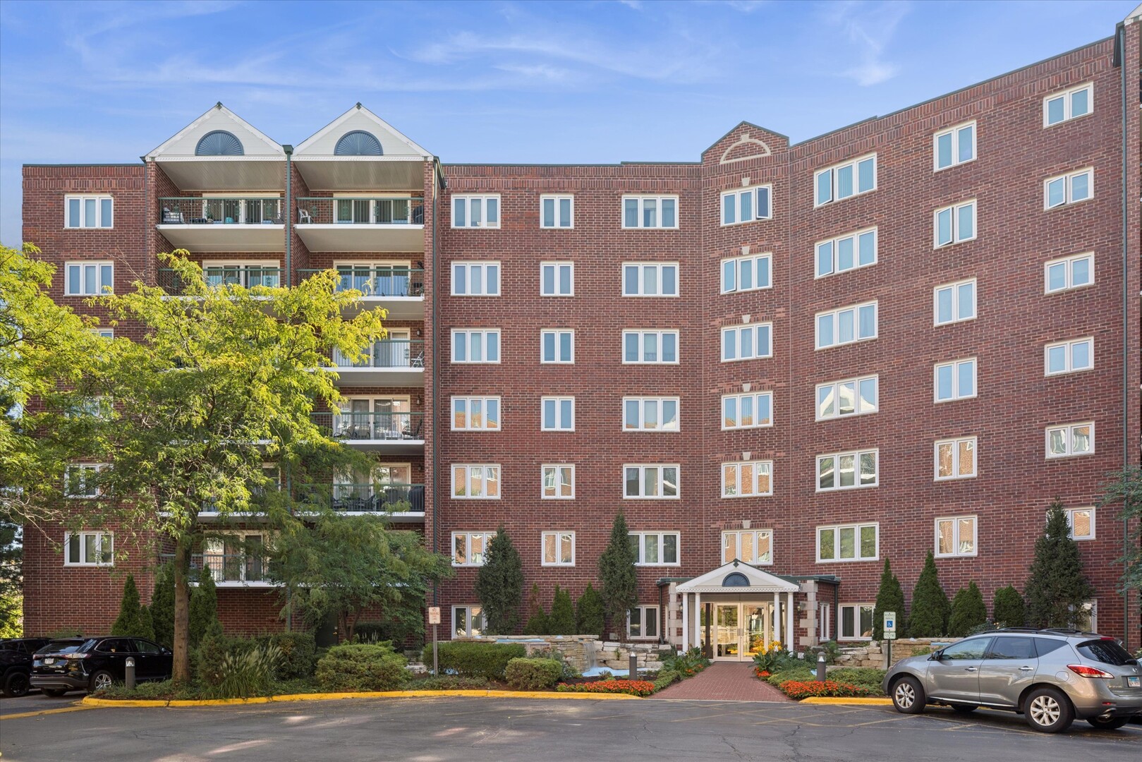 8540 W Foster Avenue Unit: 504