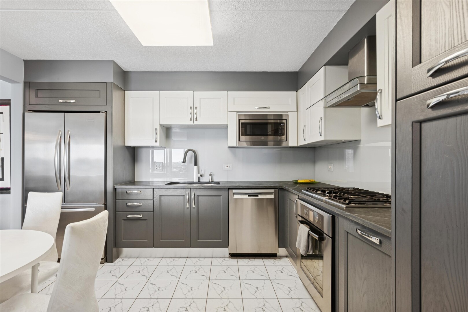 8540 W Foster Avenue Unit: 504