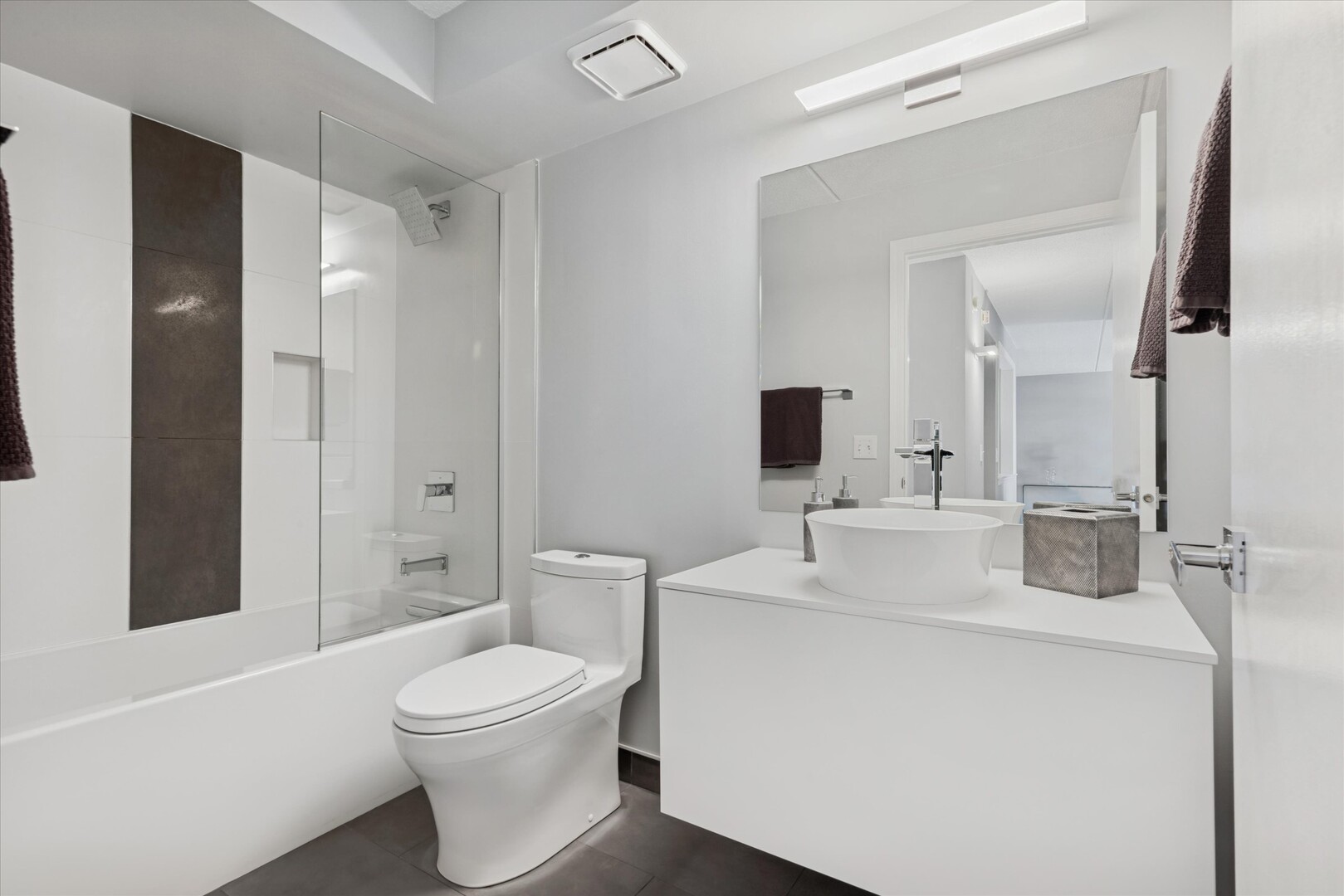 8540 W Foster Avenue Unit: 504