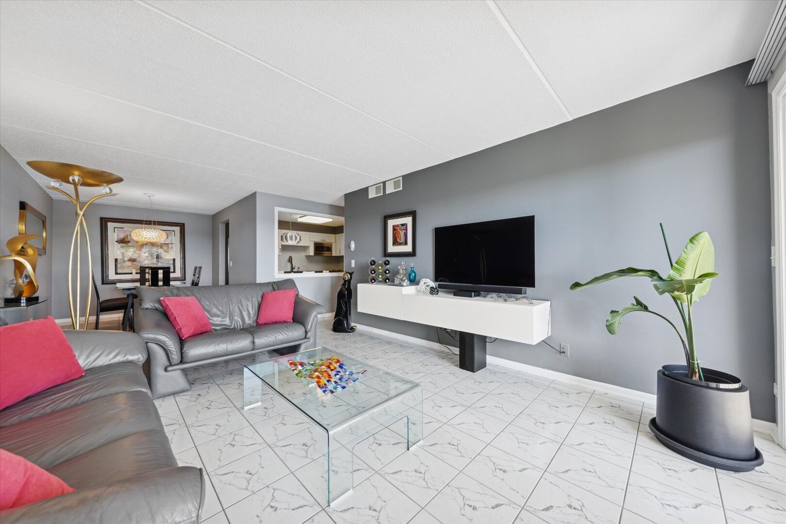 8540 W Foster Avenue Unit: 504
