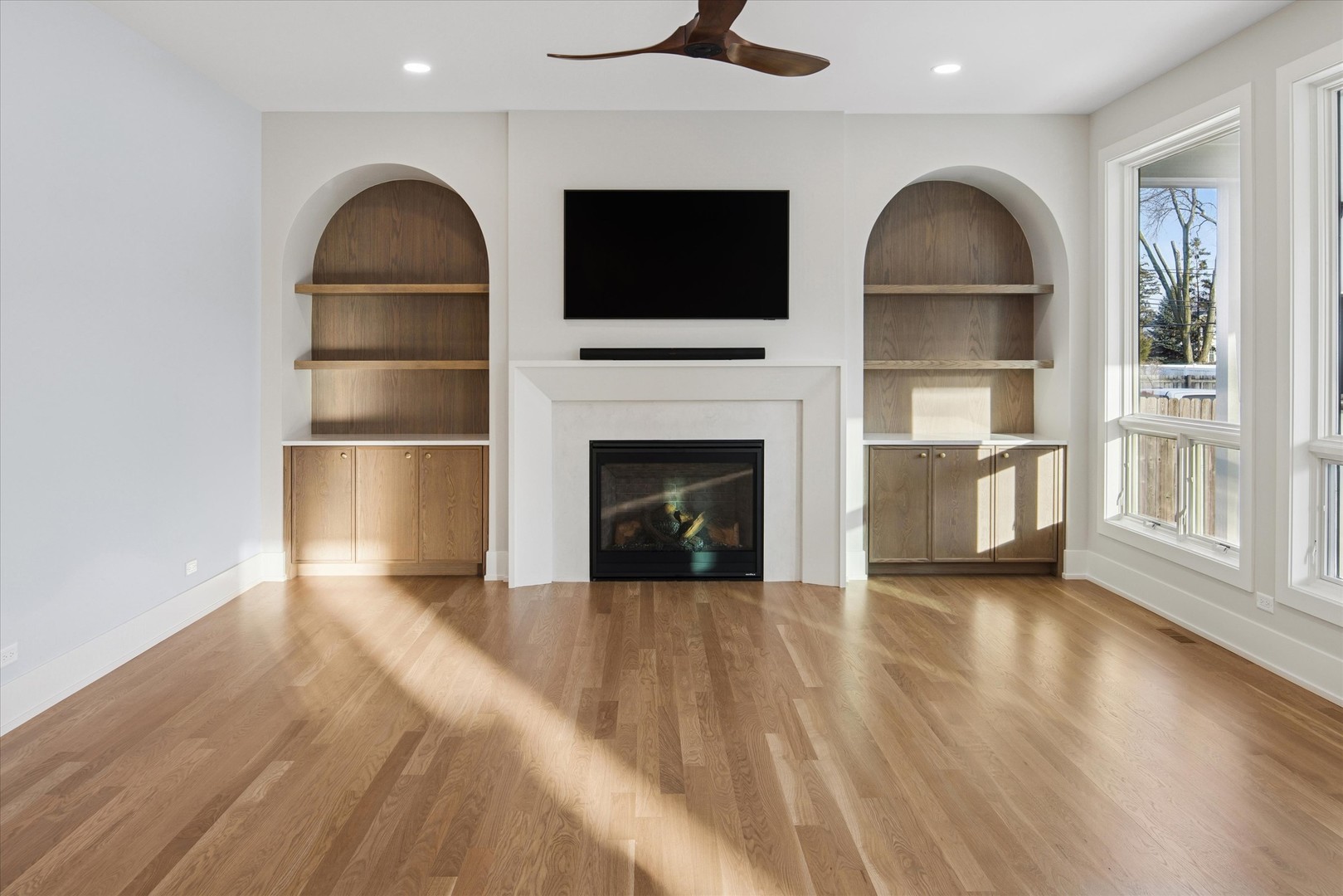 260 E Grantley Avenue