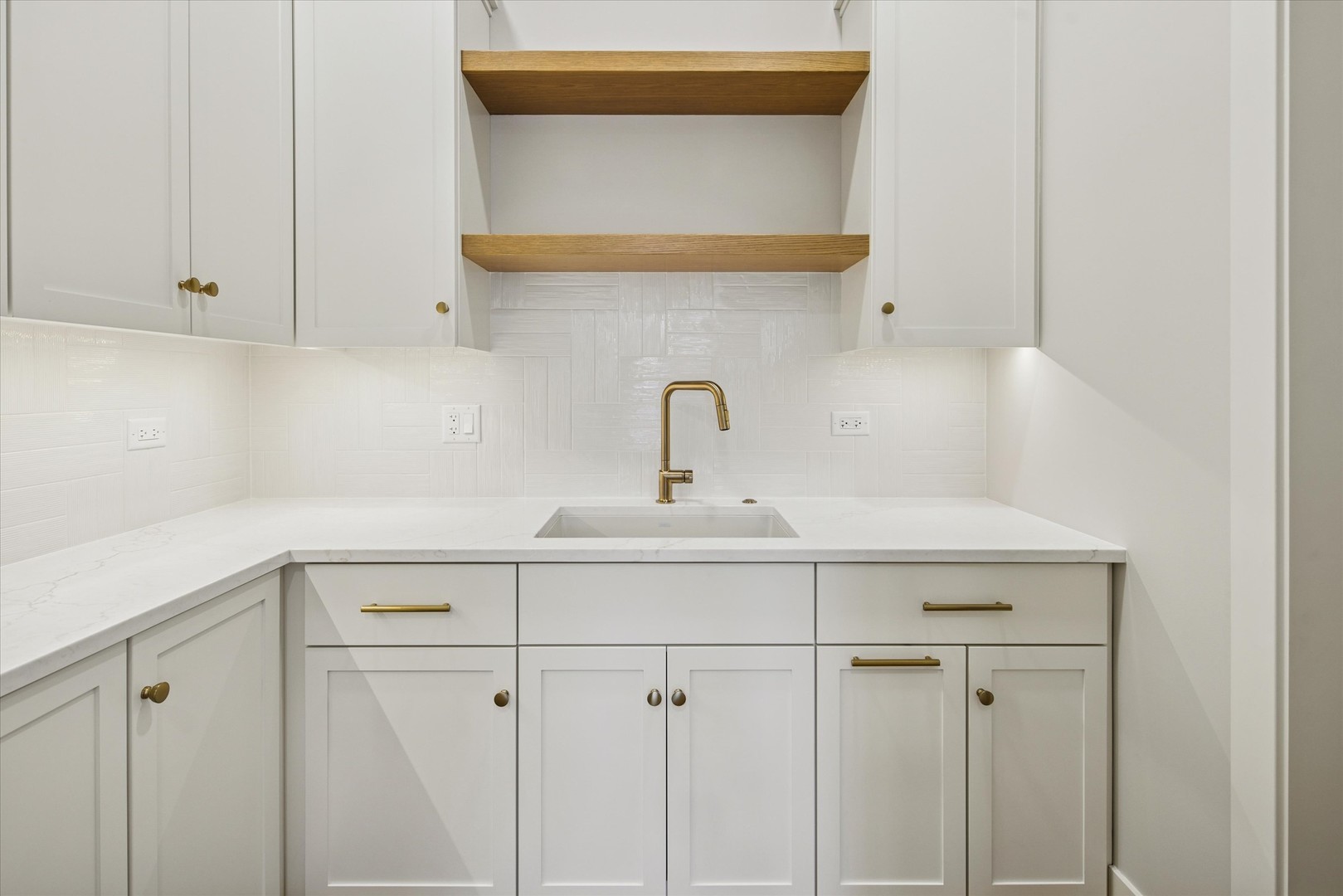 260 E Grantley Avenue