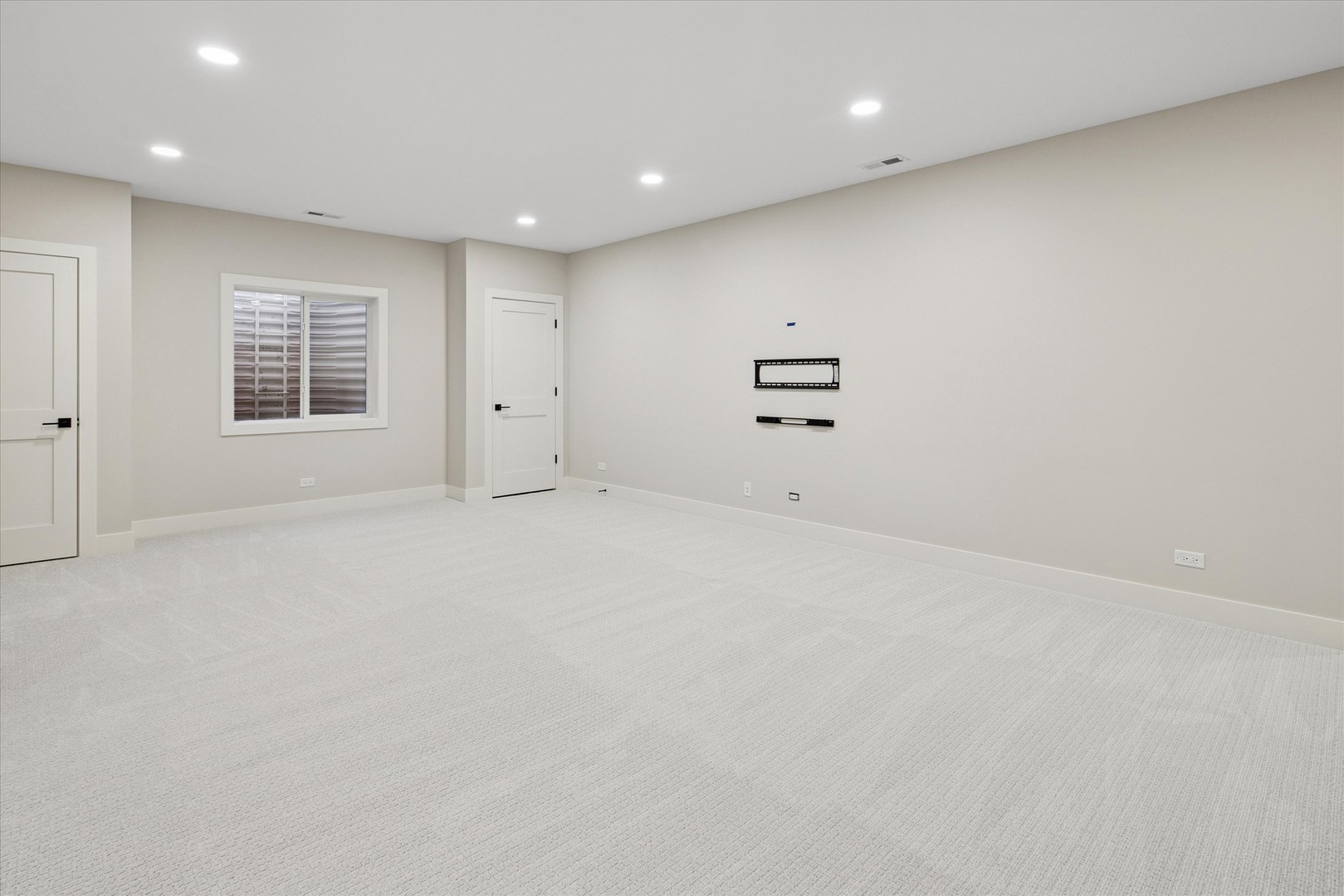 260 E Grantley Avenue