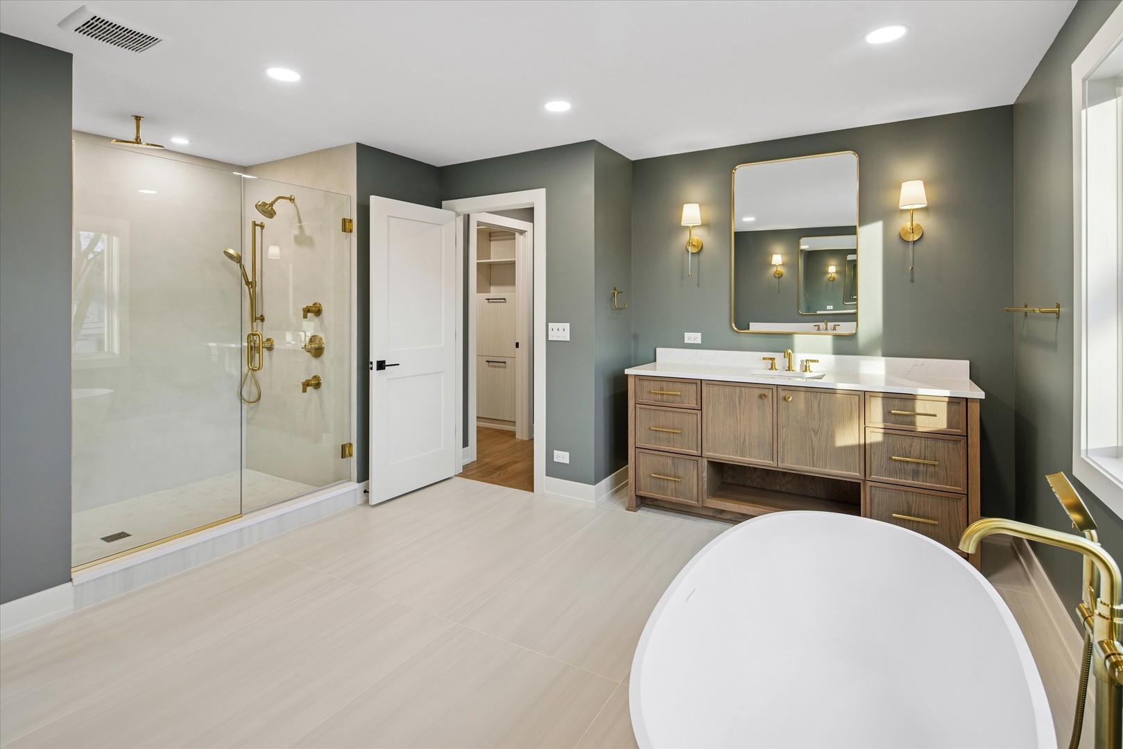 260 E Grantley Avenue