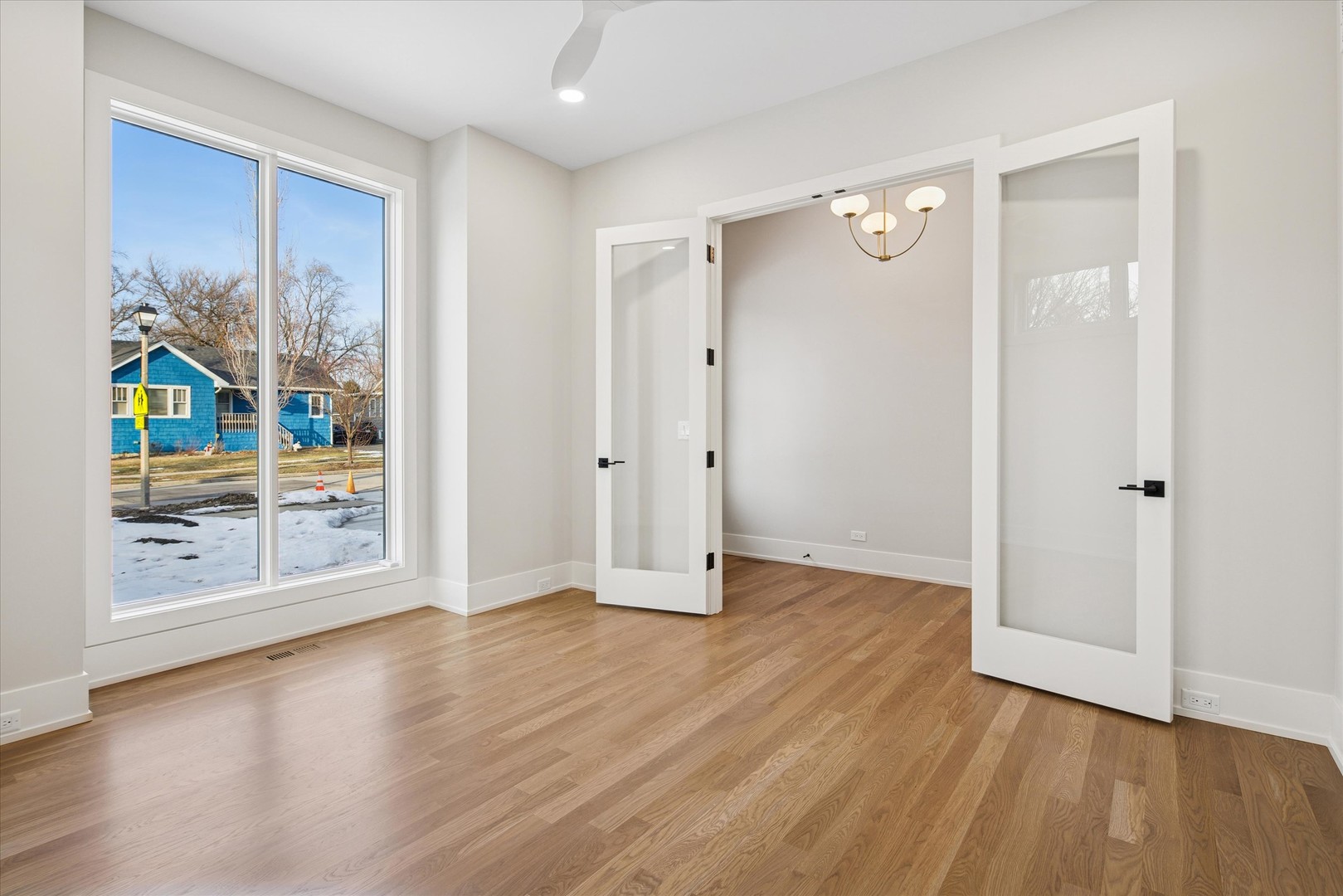 260 E Grantley Avenue