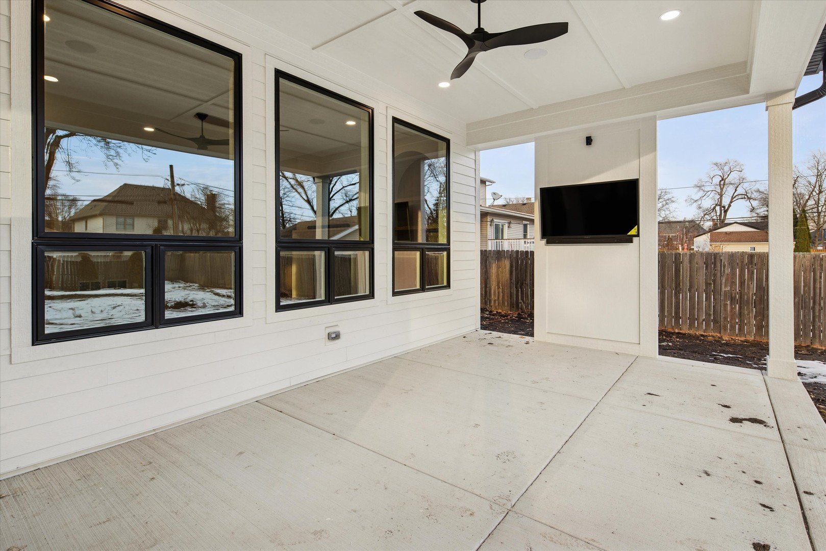 260 E Grantley Avenue