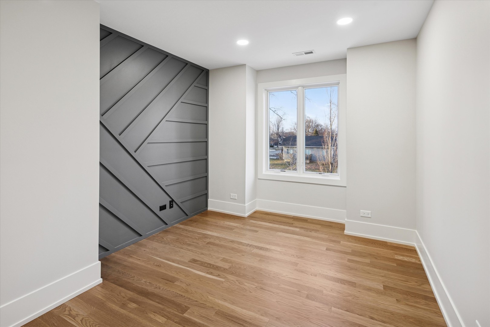 260 E Grantley Avenue