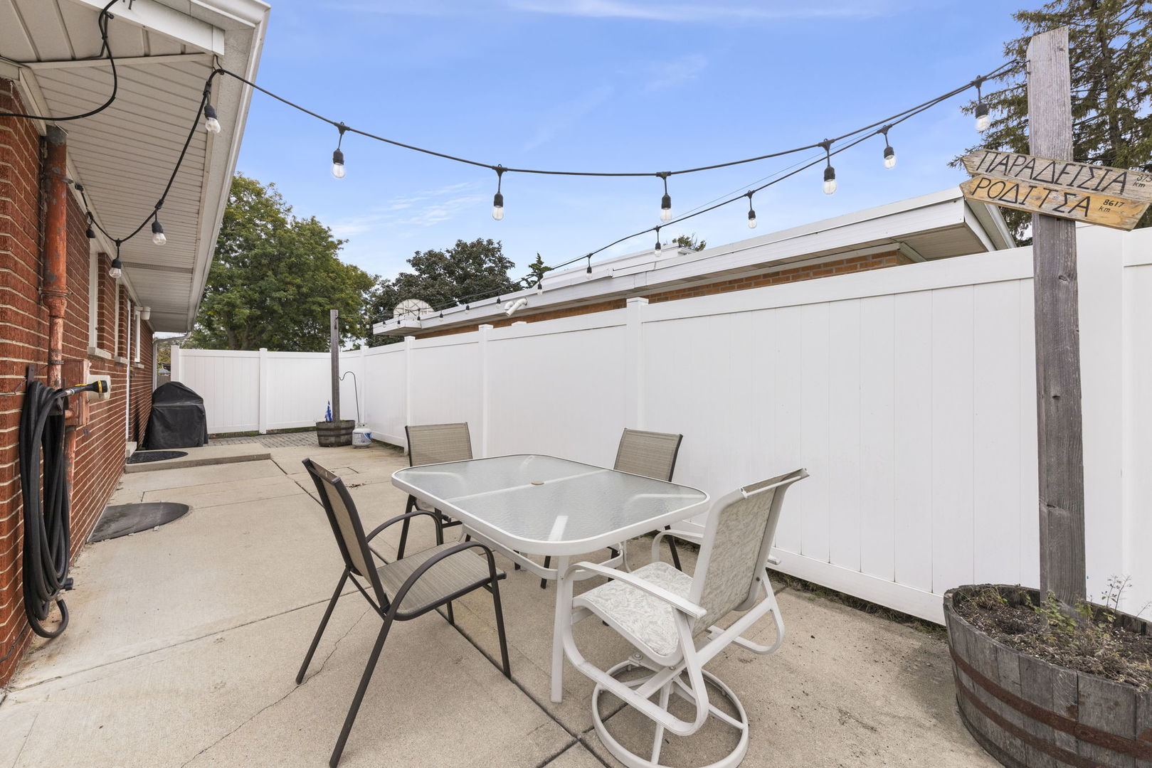 415 E Huntington Lane