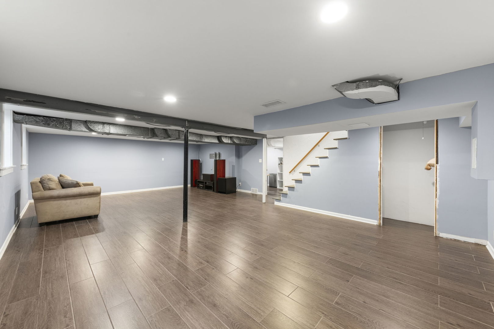 415 E Huntington Lane