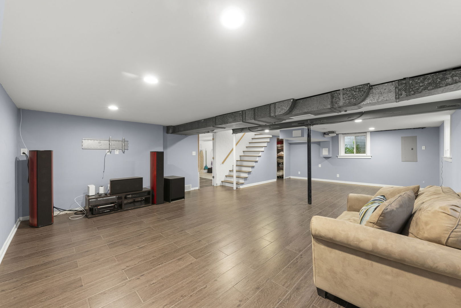 415 E Huntington Lane