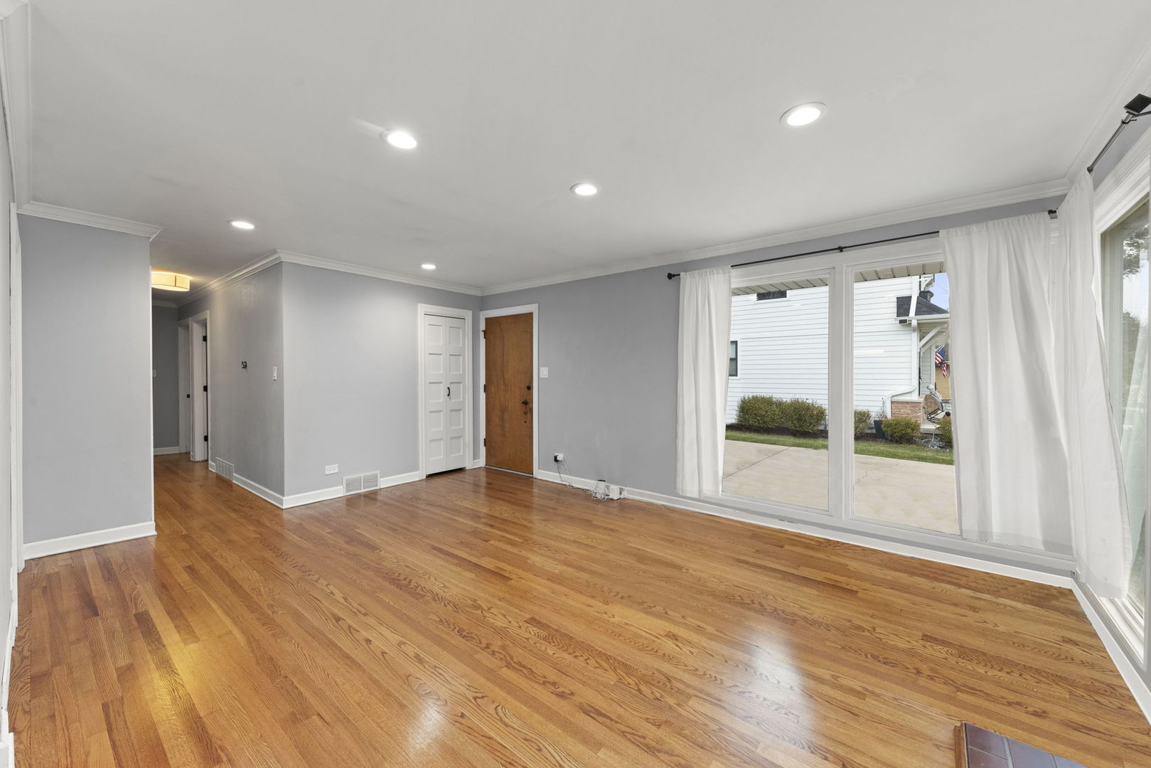 415 E Huntington Lane