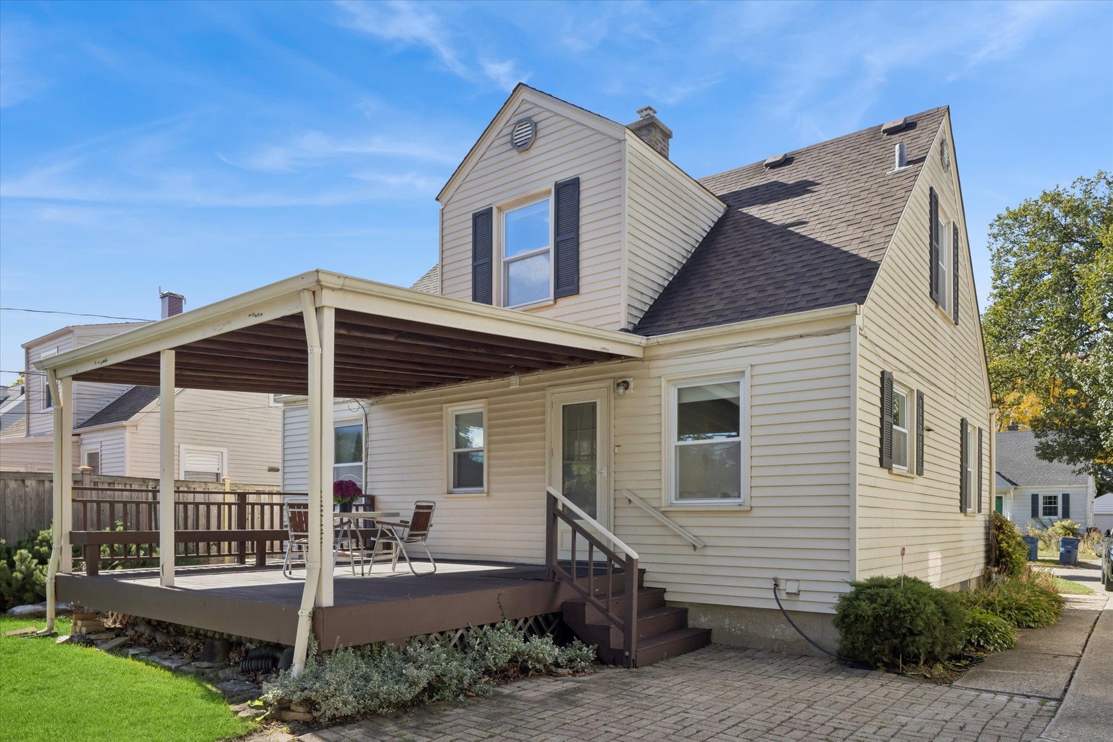 995 S Swain Avenue