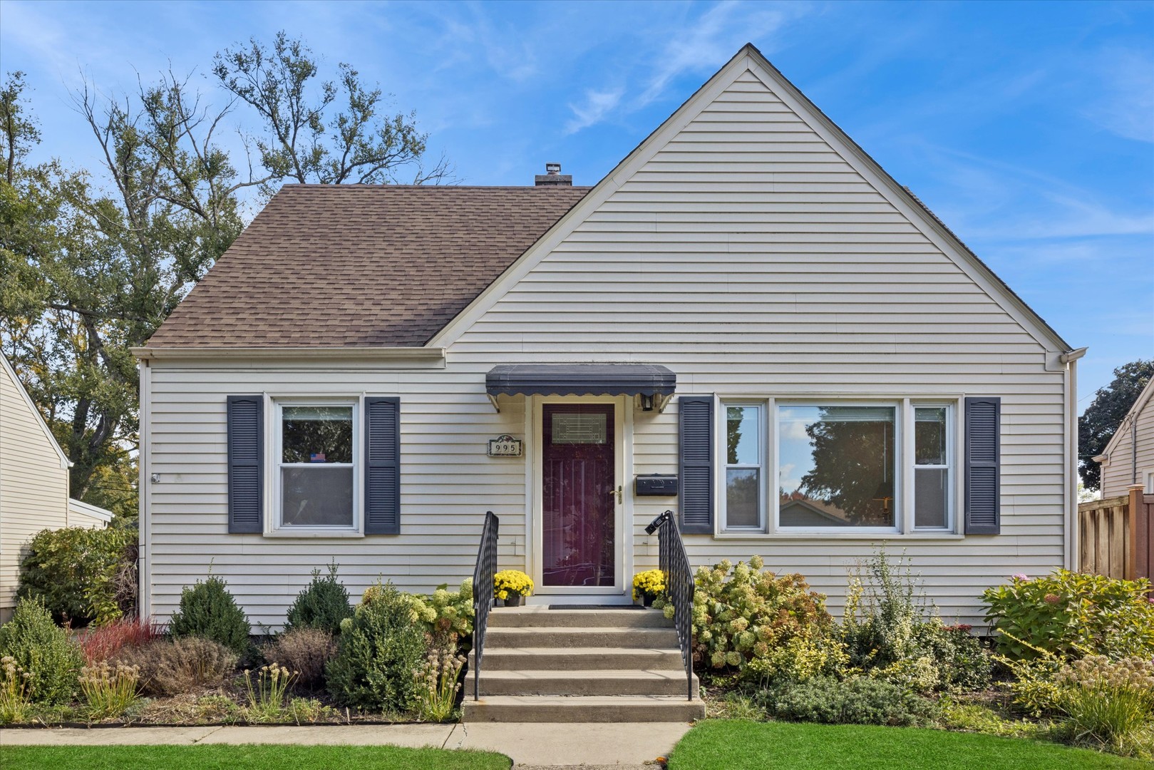 995 S Swain Avenue