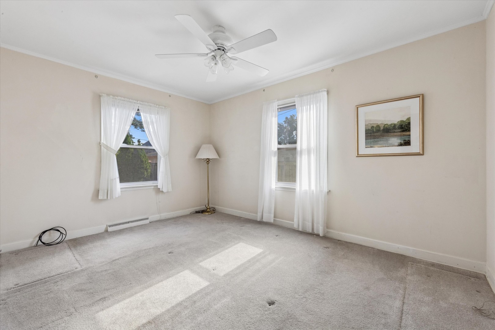 995 S Swain Avenue