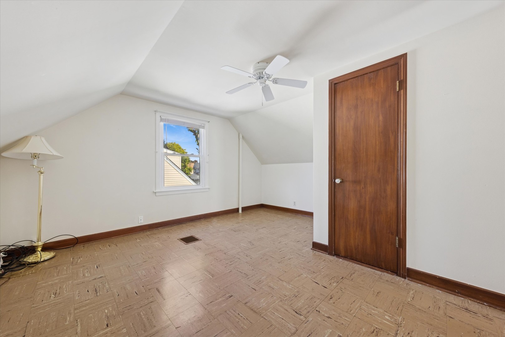 995 S Swain Avenue