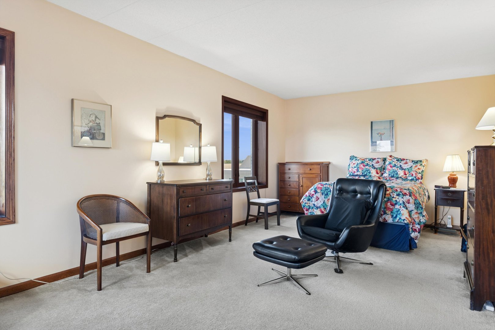 175 W BRUSH HILL Drive Unit: 404