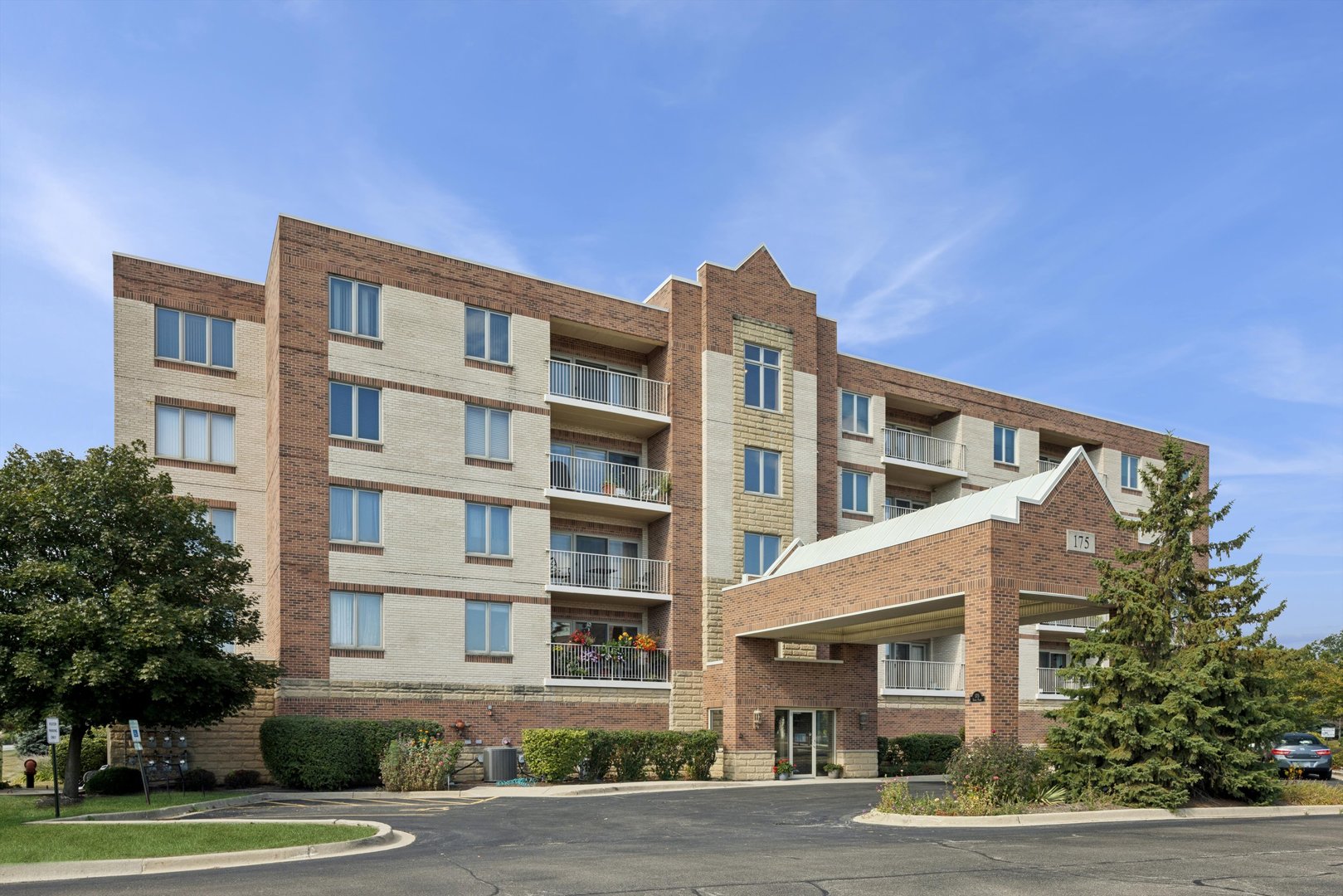 175 W BRUSH HILL Drive Unit: 404