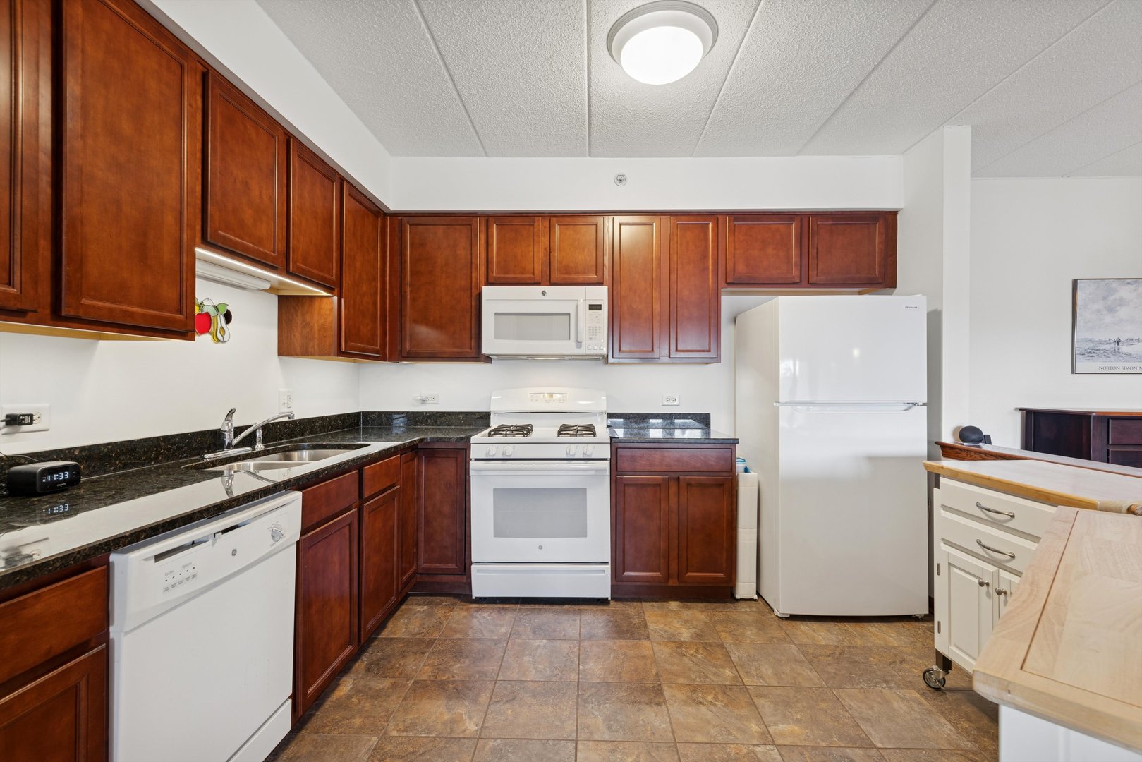 175 W BRUSH HILL Drive Unit: 404