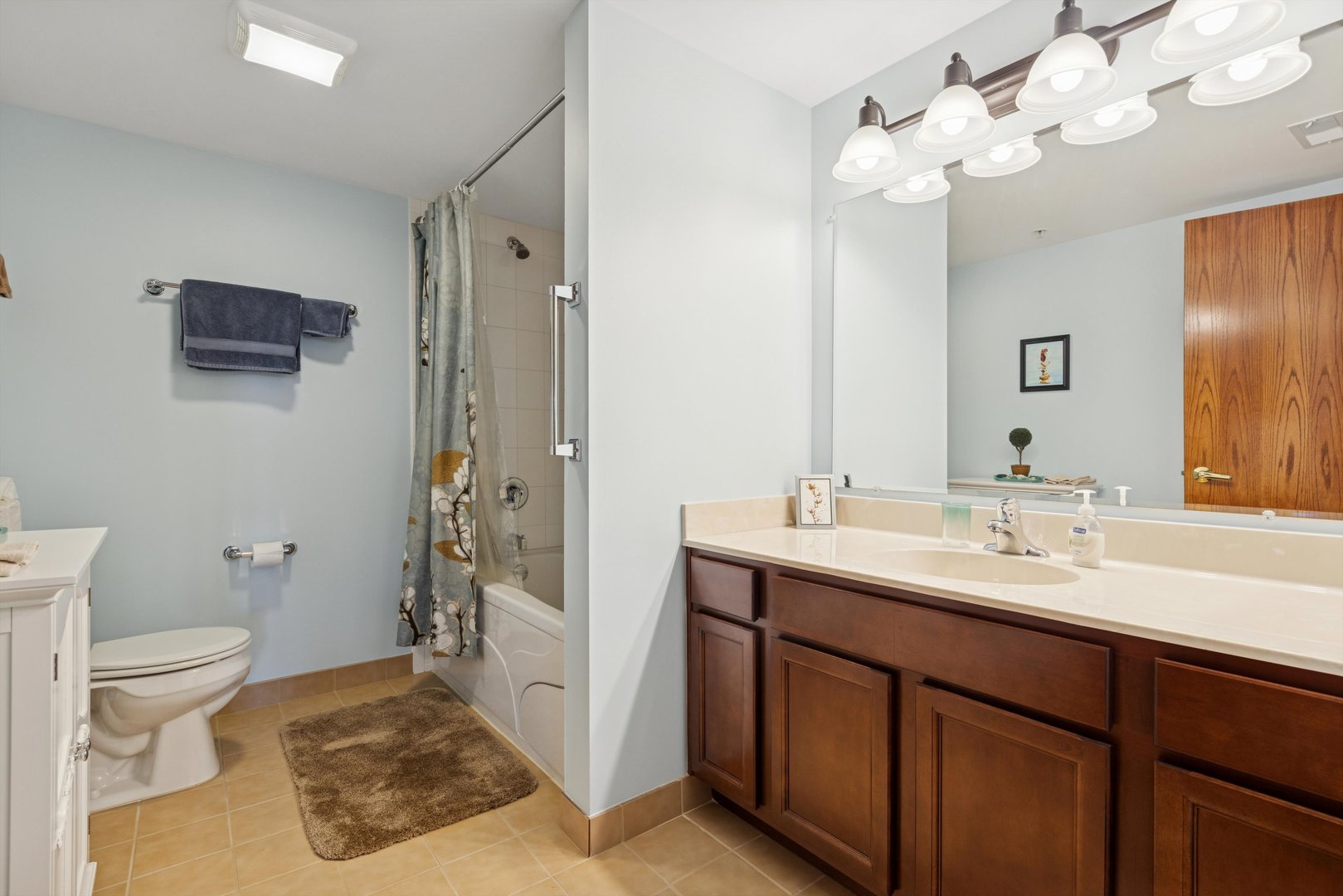 175 W BRUSH HILL Drive Unit: 404