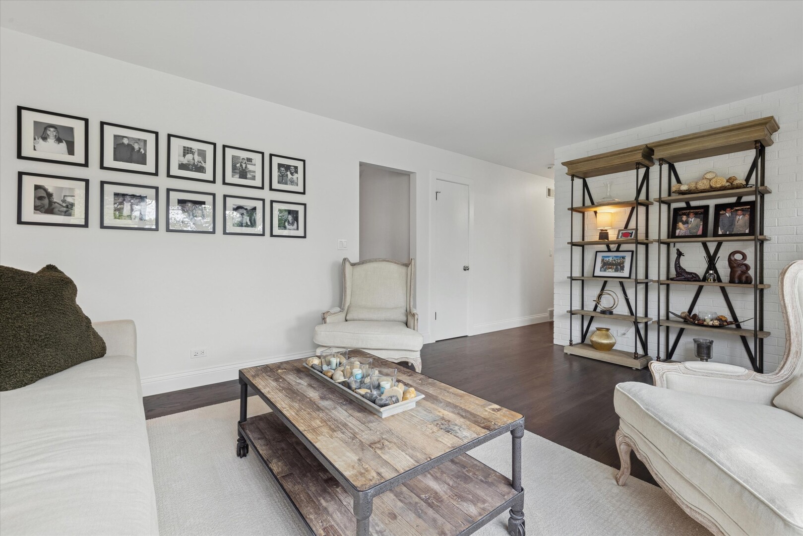 3N339 N Emroy Avenue