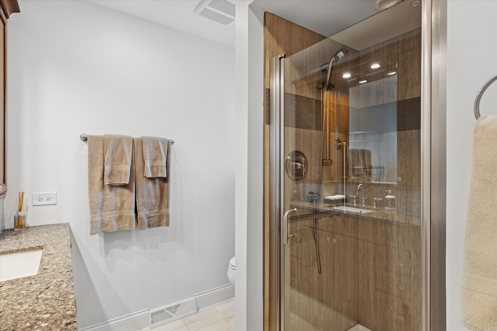 3N339 N Emroy Avenue