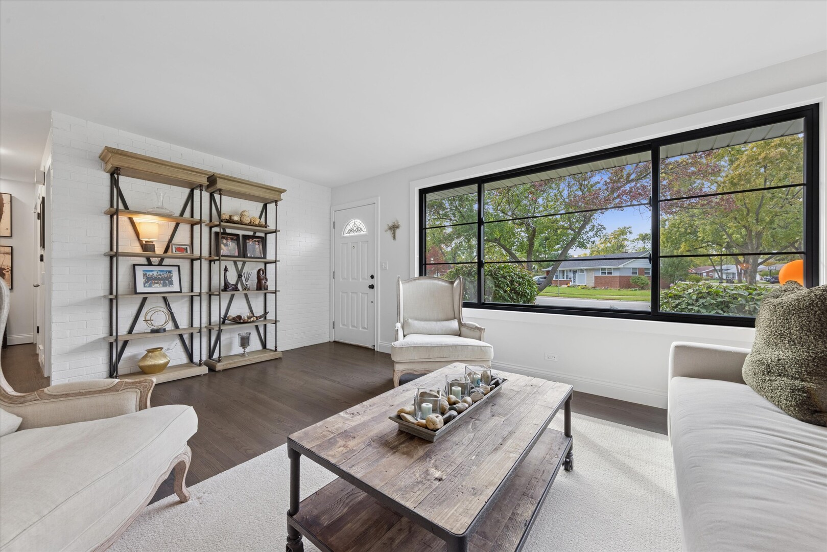 3N339 N Emroy Avenue