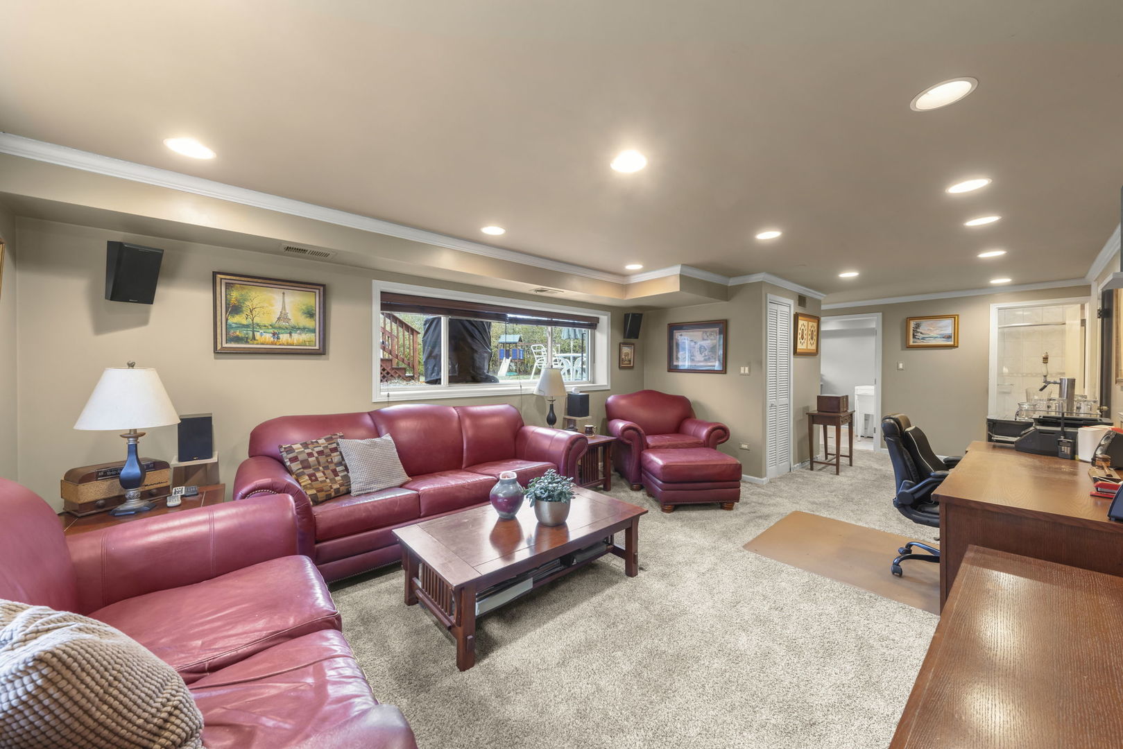 402 E Huntington Lane