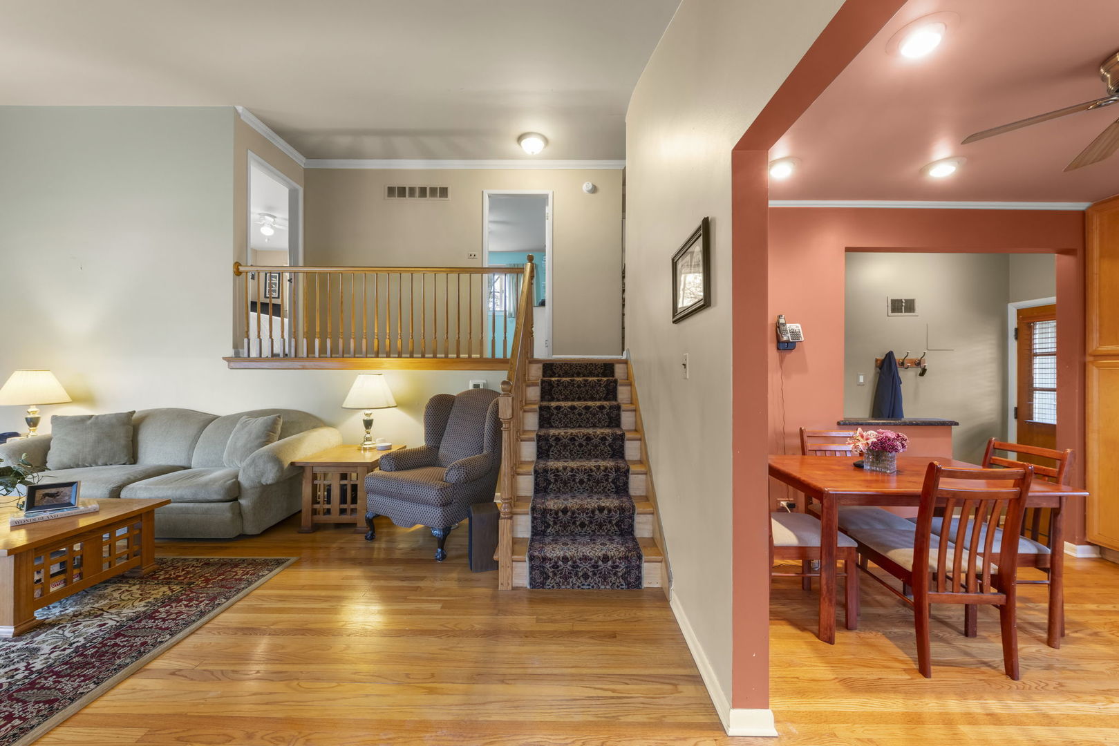 402 E Huntington Lane