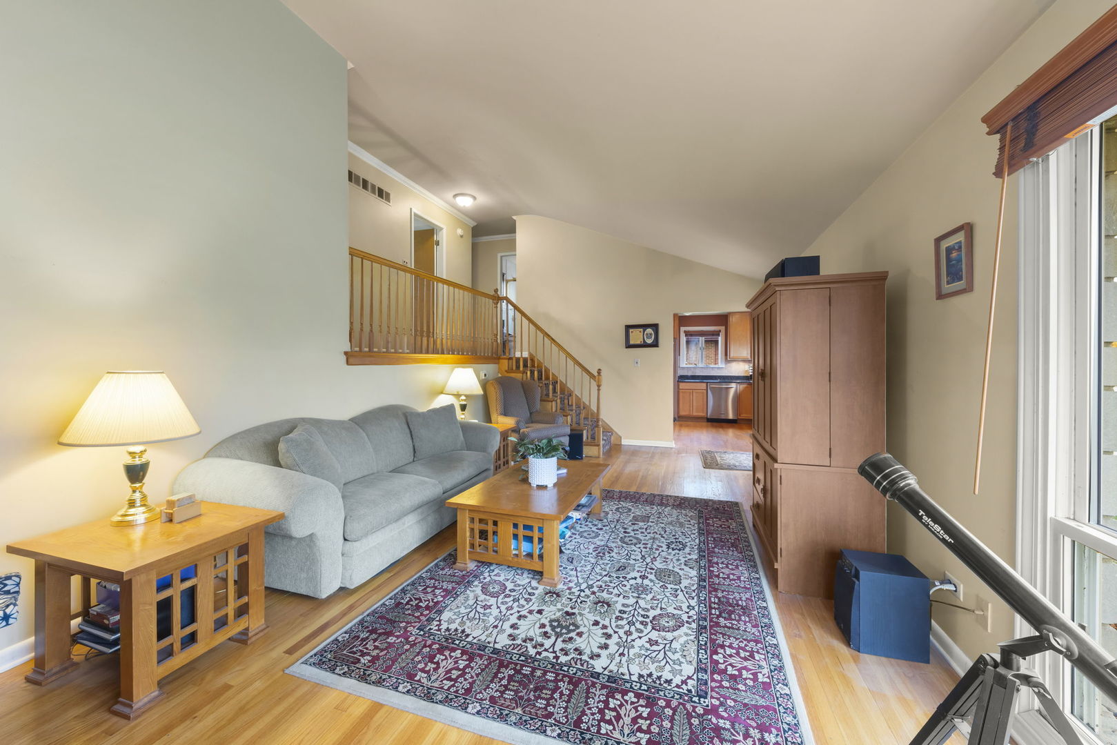 402 E Huntington Lane