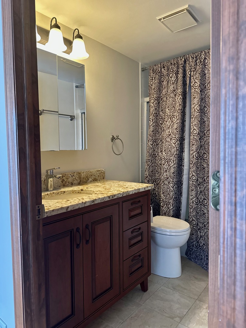 5125 Blodgett Avenue Unit: 418