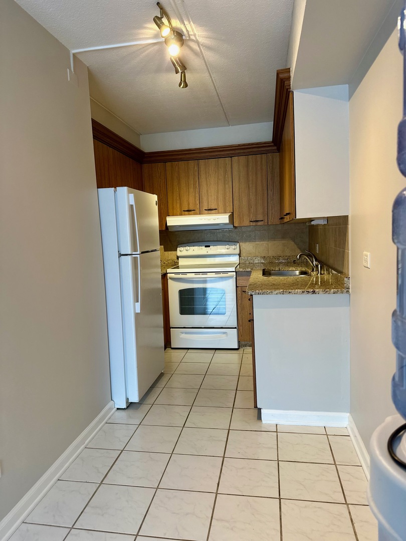 5125 Blodgett Avenue Unit: 418