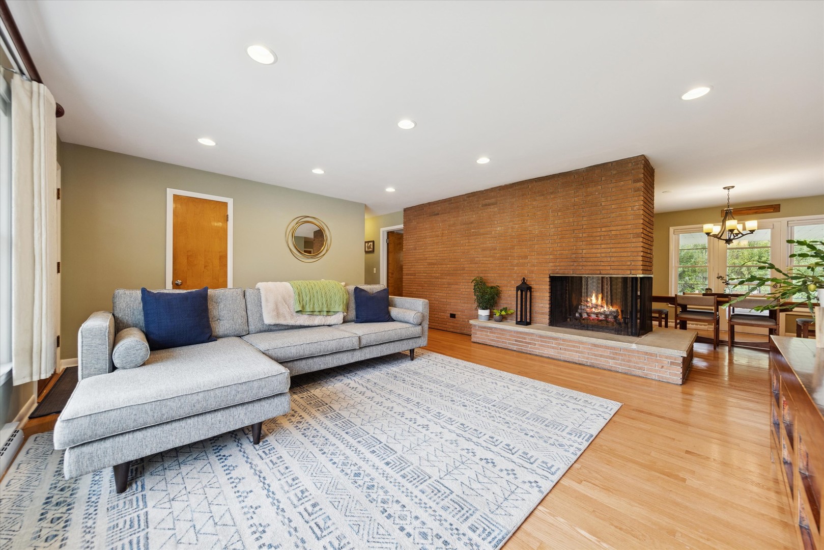 31 E Washington Boulevard