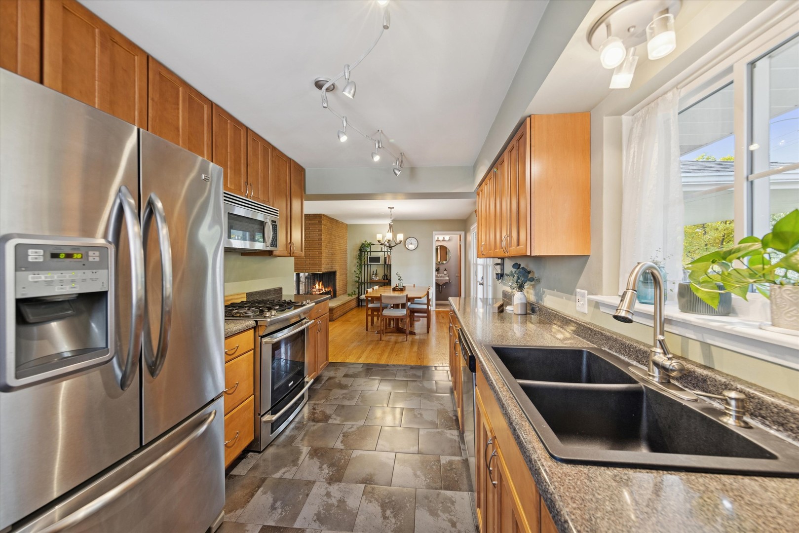 31 E Washington Boulevard