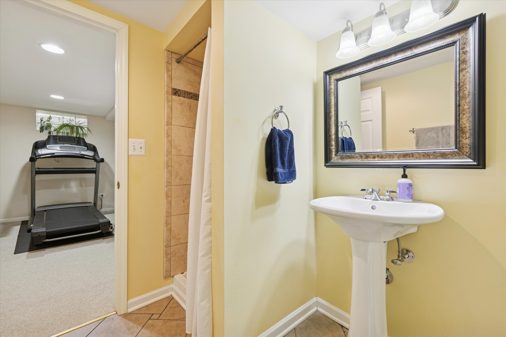 31 E Washington Boulevard