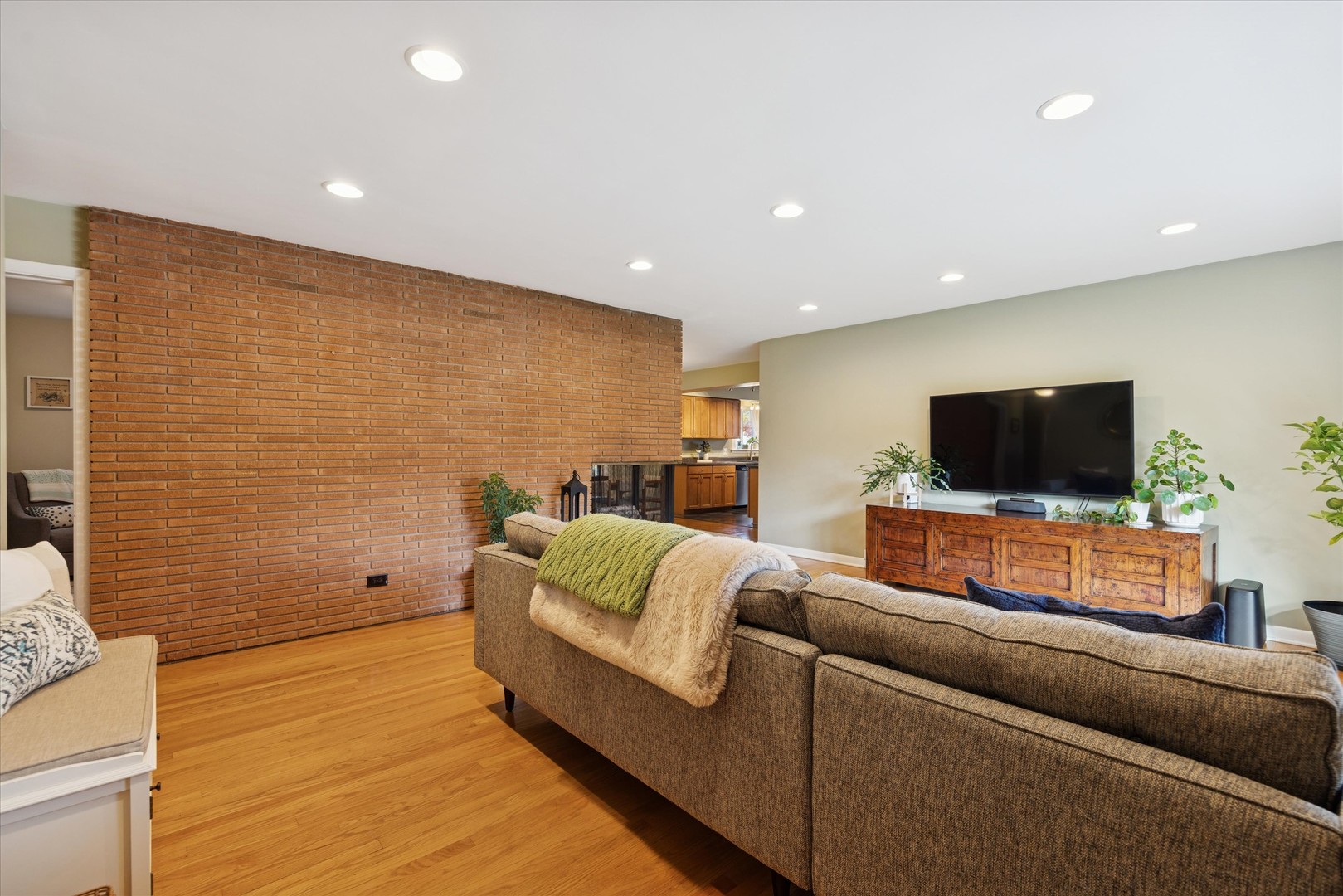 31 E Washington Boulevard